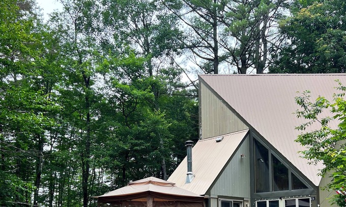 Center Conway House | Idyllic Conway Cottage with Ocean and Lake Views