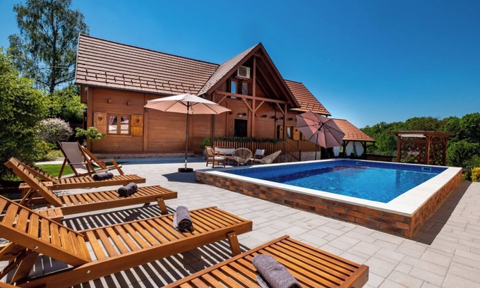 Kravarsko House | Cozy Cottage with Heated Pool in Velika Buna, Croatia