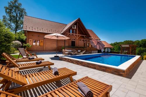 Kravarsko House | Cozy Cottage with Heated Pool - 4-Star Guest Rated Stay