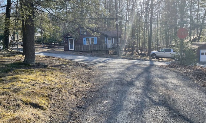 Tafton Cabin | Cozy Gumble Bros. Cabin Steps from the Lake with Pool