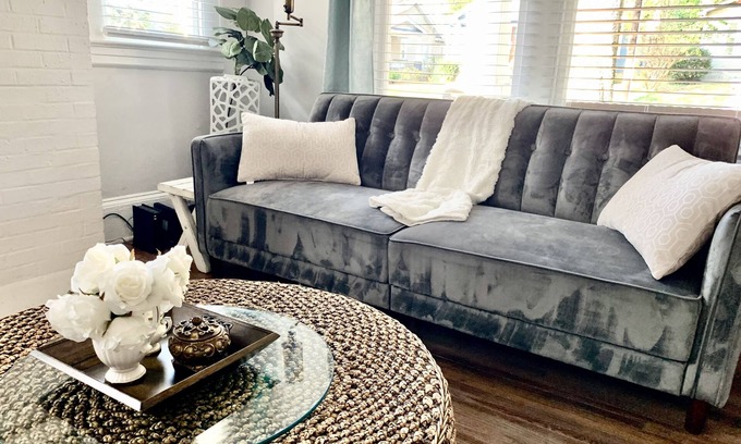 Villa Heights House | Charming Craftsman Retreat with Breakfast in Uptown/Noda