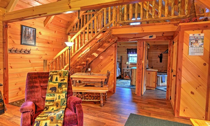 Dundee Cottage | Forest-View Dundee Log Cabin with Hot Tub & Family-Focused
