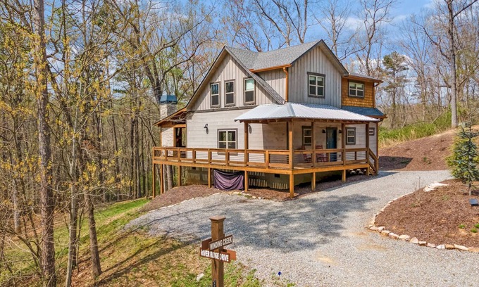 Blue Ridge Cabin | Elegant Riverside Retreat with Pool and Spa Amenities