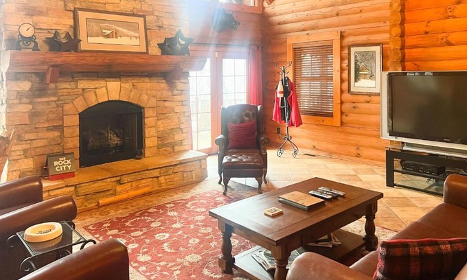 Boone House | Rustic Elegance: Family-Friendly Retreat for Memorable Stays