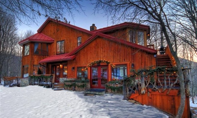 Sundance House | Rustic Retreat with Scenic Views, Pets Welcome - Sleeps 10