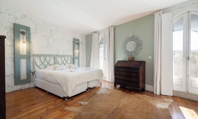 Lordelo do Ouro e Massarelos Apartment | Rustic Apartment Retreat with Terrace & Pet-Friendly Amenities