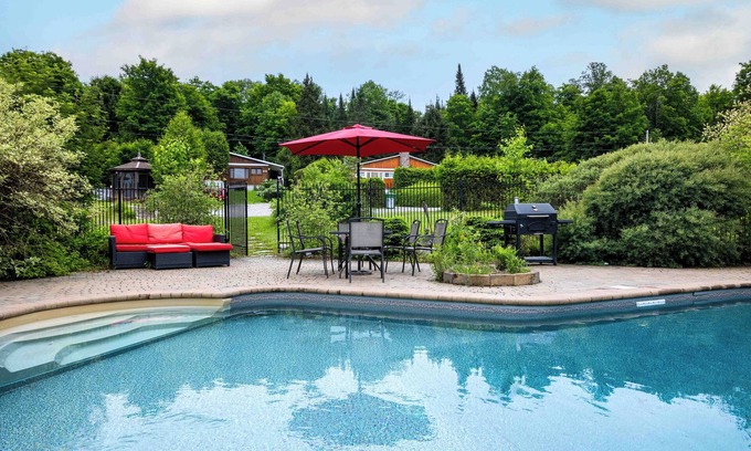 Nominingue Ski Chalet | Inviting Retreat with Heated Pool, Spa & Lake Views