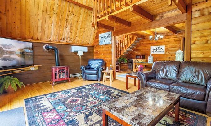 Fancy Gap Cabin | Cozy Fancy Gap Retreat with Pool and Fire Pit Experience