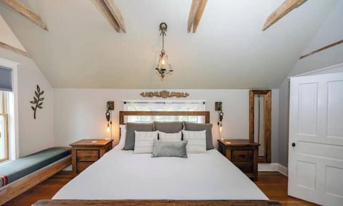 Goodhue County House | Rustic Farmhouse on the Vineyard
