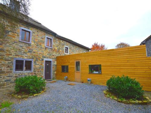 Walk House | Inviting Farmhouse Retreat in Waimes with Refreshing Pool