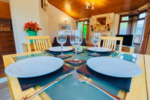 Liverton Villa | Beautiful Rustic Fawn Lodge - Devon Holiday Retreat