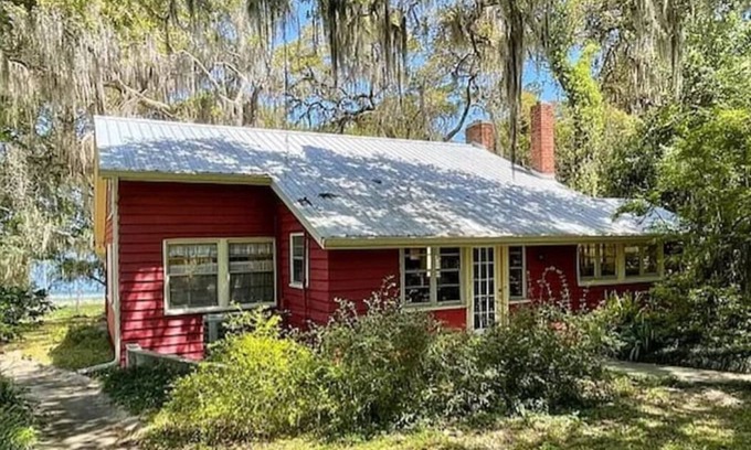 Melrose Cabin | Idyllic Fishing Cabin on Lake Swan with Ocean View