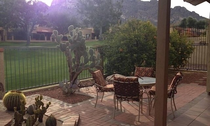 El Conquistador House | Guest Rated 9.8: Rustic Golf Course Patio Home Retreat
