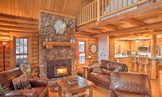 Coeur d'Alene Cabin | Cozy Rustic Cabin on Lake Coeur d'Alene - Rated 9.6/10