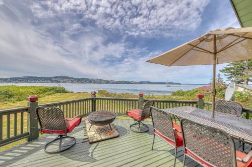 Anacortes House | Oceanfront Guemes Beach Cabin with Pet-Friendly Comfort