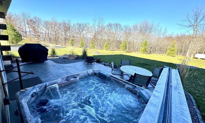 De Soto Cabin | Cozy Rustic Hideaway with Ocean View & Hot Tub Awaits