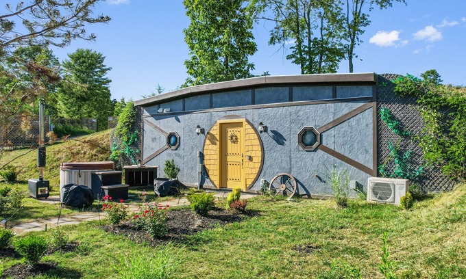 Creola Cabin | Pet-Friendly Hobbit Retreat Near Hocking Hills with Hot Tub
