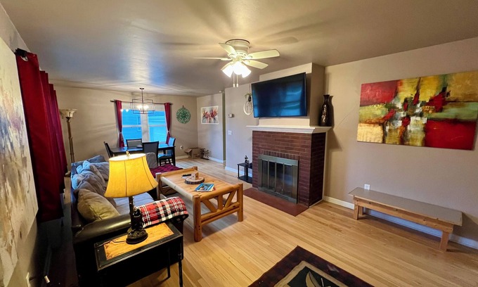 Riverdale House | Discover a Pet-Friendly Retreat Near Lake Sakakawea