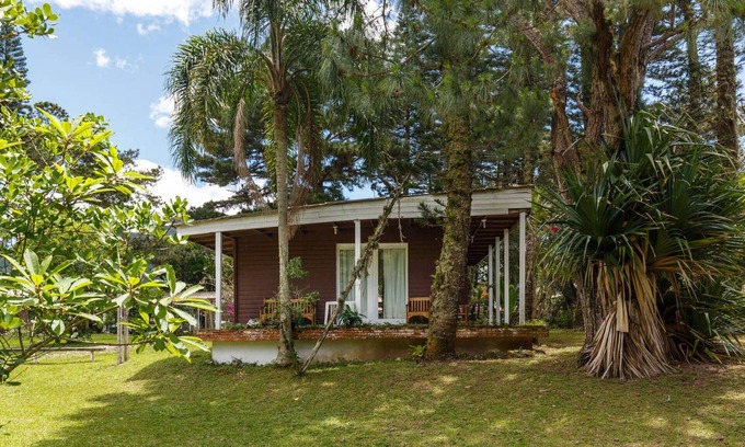 Armacao House | Cozy Riverfront Retreat at Armação Beach with Ocean Views