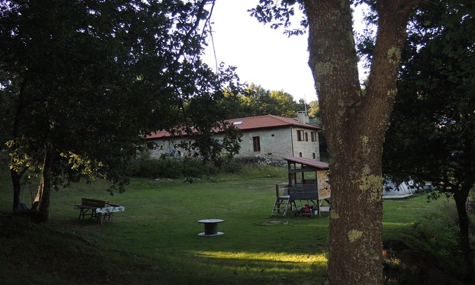 A Lama Cottage | Idyllic Countryside Retreat with Ocean View & Pet-Friendly
