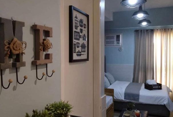Phil-Am Apartment | Quaint Rustic Industrial Retreat Near Trinoma with Pool