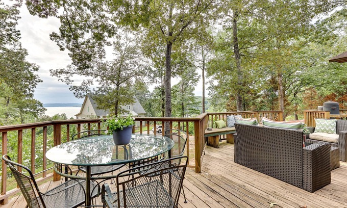 Iuka Cabin | Idyllic Iuka Retreat: Steps from Pickwick Lake & Spa