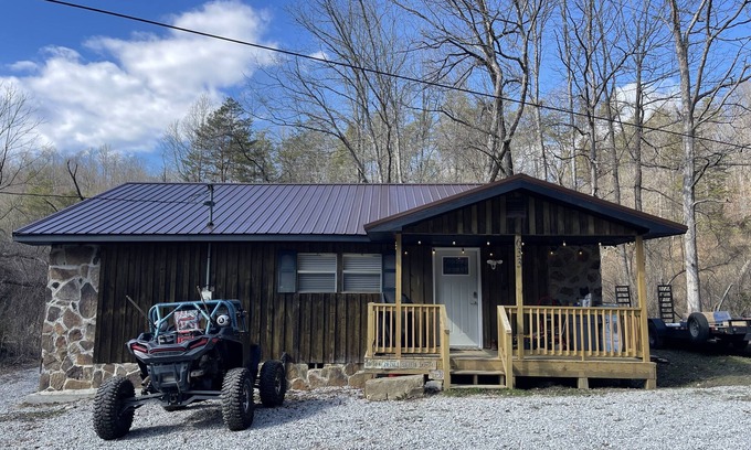 Newcomb Cabin | Experience K&M Retreat: Fire Pit & Trail Access Awaits