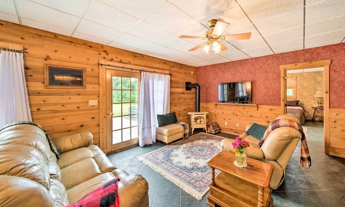 Keosauqua Apartment | Scenic Keosauqua Retreat: Fire Pit & Lake Views Await