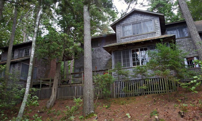 Leland Cottage | Charming Lake Michigan Cottage with Private Beach Access