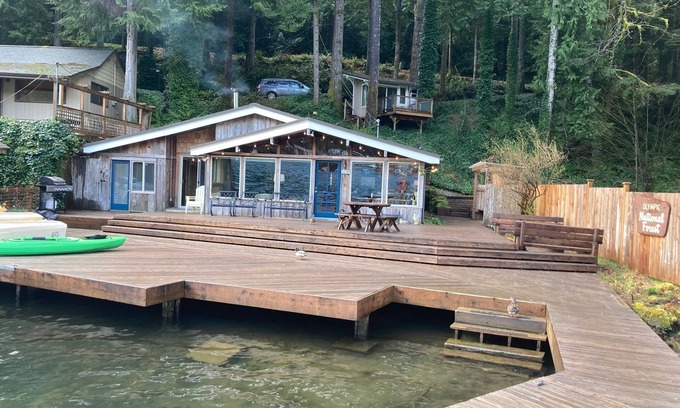 Port Angeles Cabin | Idyllic Lakefront Cabin Retreat with Inviting Tree House