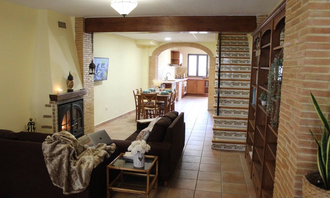 La Vall de Laguar House | Welcoming Rustic Lantana: Family-Friendly Retreat with Kitchen