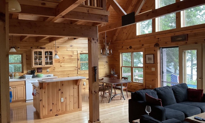 Castleton House | Serene Log Home Retreat by the Lake - Guest Rated 9.8/10