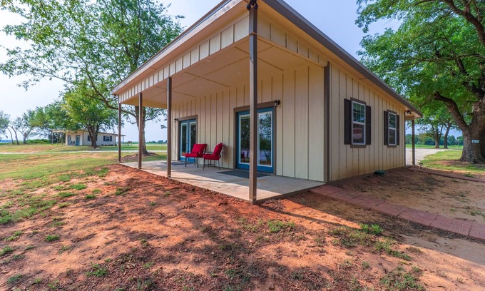 Albany Cabin | Rustic Retreat at Captain Allred's Cabin - 10/10 Guest Rated