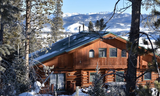 Granby Cabin | Scenic Retreat with Spa & Kitchen, Breathtaking Views