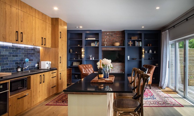 Martinborough Cottage | Romantic Couples' Retreat with Top Amenities and Perfect Score