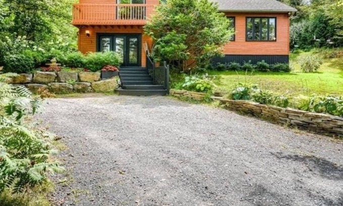 Piedmont House | Rustic Modern Chalet Near Sauveur Ski center -3min