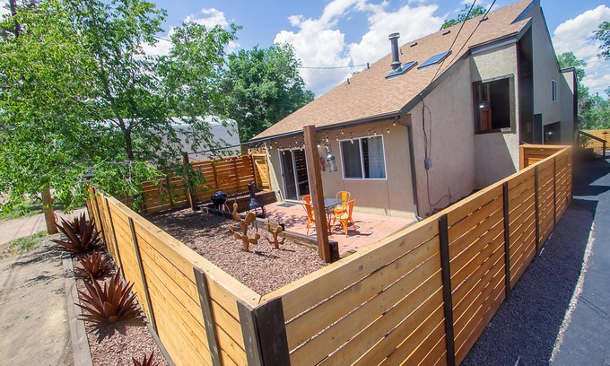 Colorado Springs House | Pet-Friendly Rustic-Modern Townhome in Ivy Wild/Downtown