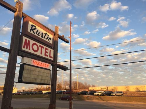 Rolla Hotel | Cozy Rustic Motel Rolla: Pet-Friendly & Family Welcoming