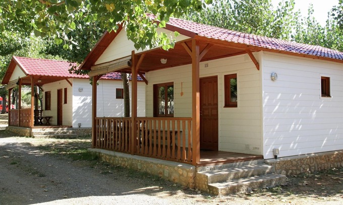 La Puebla de Roda House | Top-Rated Belvilla by OYO Vakantiepark with Pool & Pets Welcome