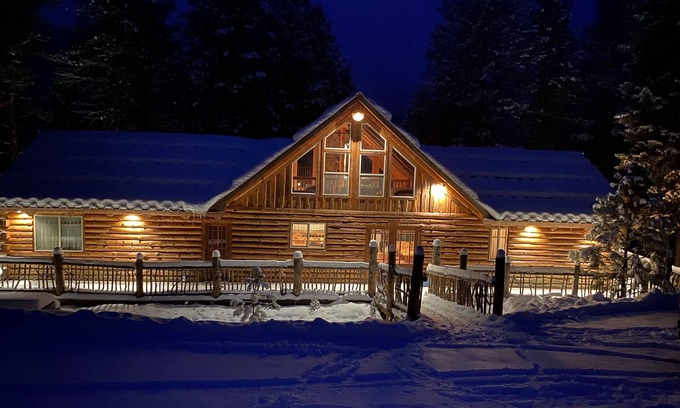 New Meadows House | Cozy Rustic Mountain Cabin with Pool & Pet-Friendly Perks