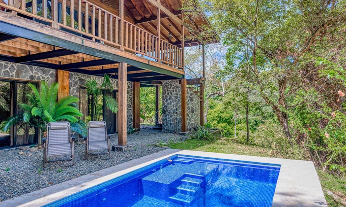 Savegre House | Scenic Mountain-View Retreat with Private Pool & Ocean Access