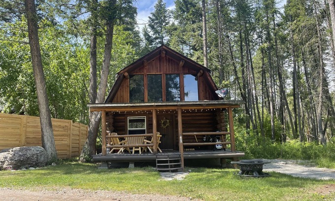 Kalispell Cabin | Cozy MT Cabin with Pool and Lake Views - 10/10 Rating
