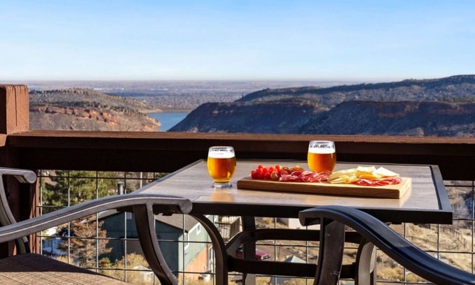 Fort Collins House | Inviting Mtn Home with Pool & Lake Views Near Marina