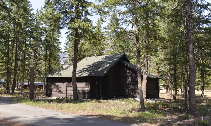 Mazama Cabin | Rustic One Bedroom Cabin