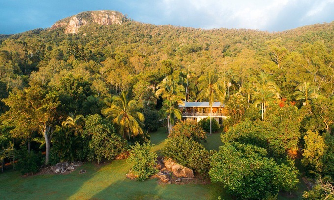Byfield Cottage | Cozy Oceanfront One-Bedroom Retreat for 8 Guests