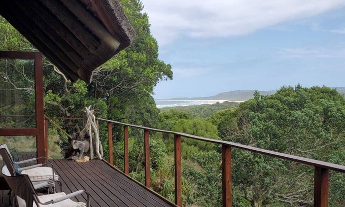 Oyster Bay Ski Chalet | Serene Beach Home Near African Bush, Pet & Child Friendly
