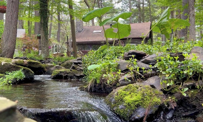 East Stroudsburg Cabin | Beautiful Rustic Rest Log Cabin with Hot Tub & Trout Stream