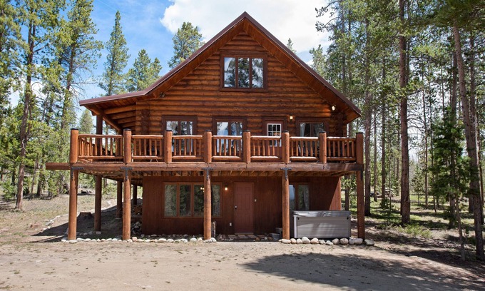 Sunset Ridge Cabin | Rustic Retreat: Top-Rated Resorts with Spa and Pool Access