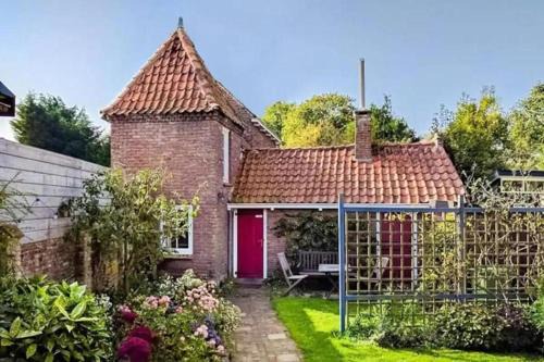 Westenschouwen House | Cozy Retreat: Fireplace, BBQ, Pet-Friendly & Forest Access