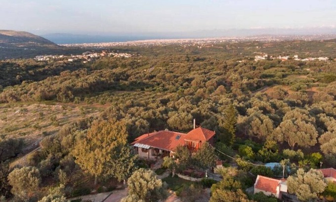 Tilisos House | Cozy Rustic Retreat with Ocean View & Spa Amenities